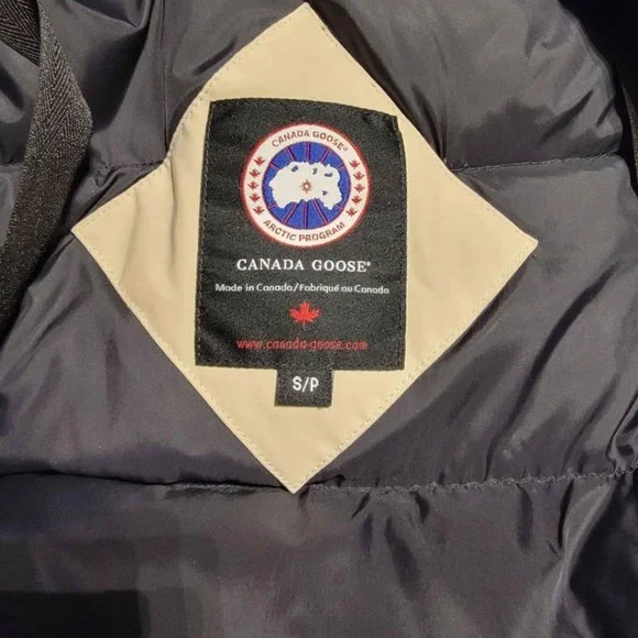 Canada Goose Parka - Picture 2 of 3